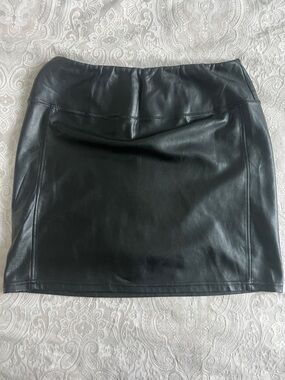Wilfred Black Faux Leather Mini Skirt - Clean Pencil Silhouette